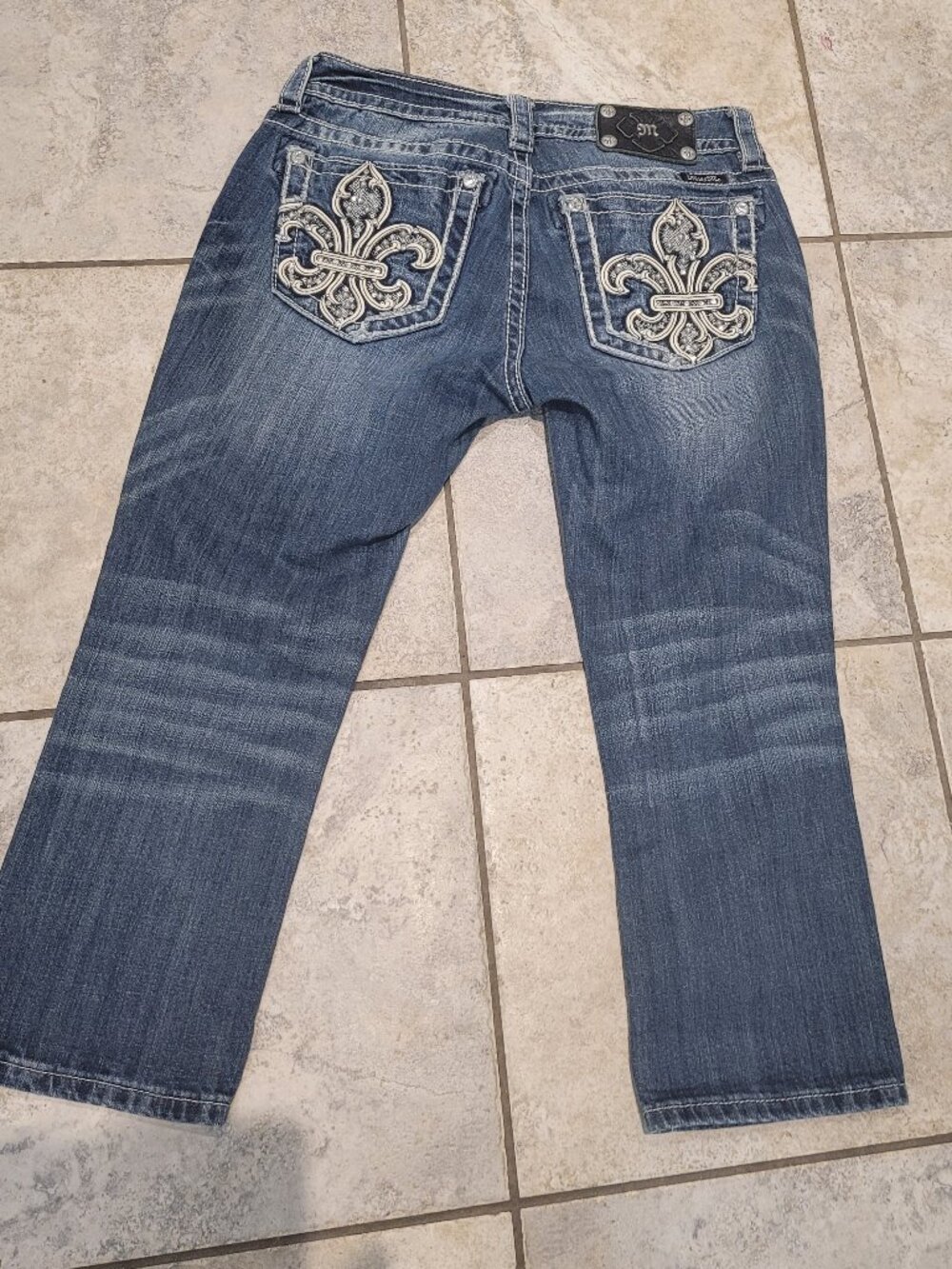 Miss Me Jeans  28 Signatrue Cuffed Capri